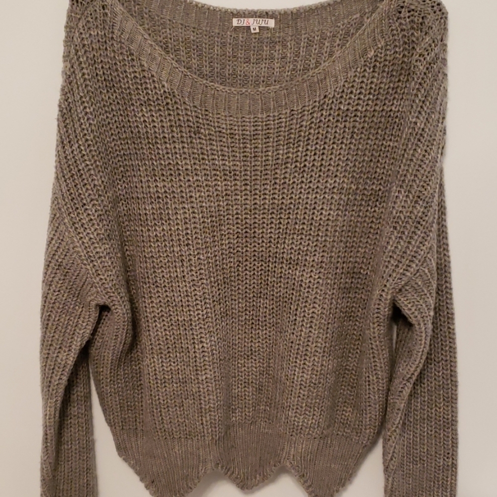 Loose fit cropped sweater